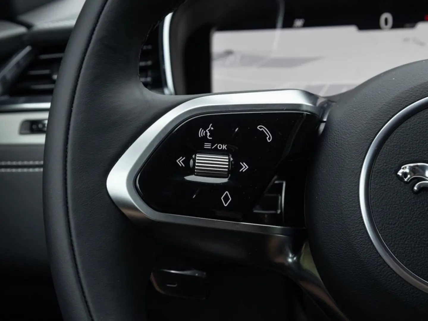 F-Pace P400e AWD R-Dynamic SE