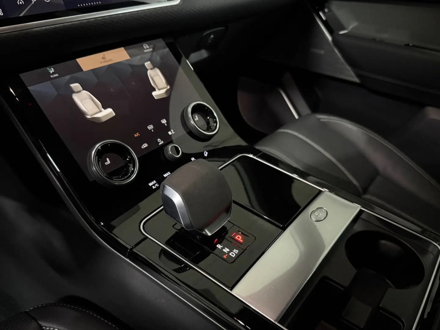 Range Rover Velar Hybrid S NAVI LED LEDER 20ZOLL