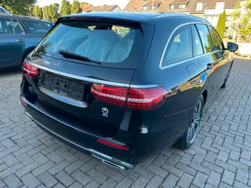 E 220 E -Klasse T-Modell E 220 d  AVANTGARDE