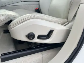 XC90 T8 Inscription Plug-In Hybrid AWD 360K 20Zo