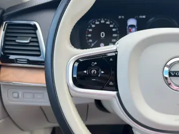 XC90 T8 Inscription Plug-In Hybrid AWD 360K 20Zo