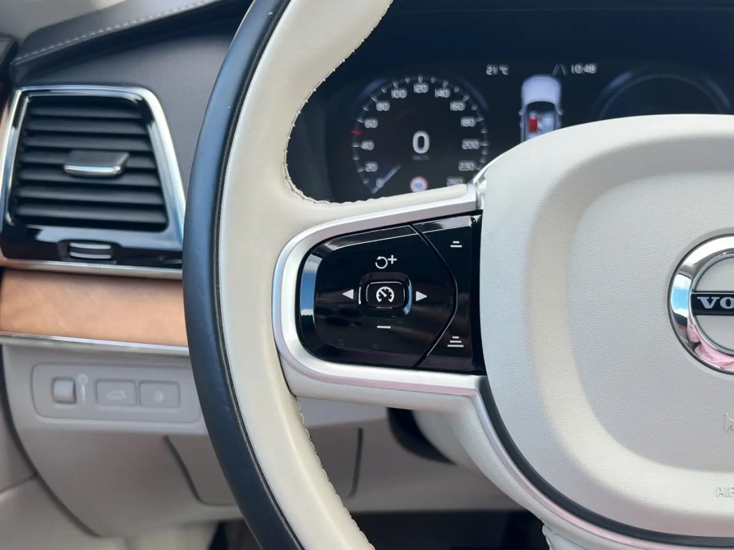 XC90 T8 Inscription Plug-In Hybrid AWD 360K 20Zo