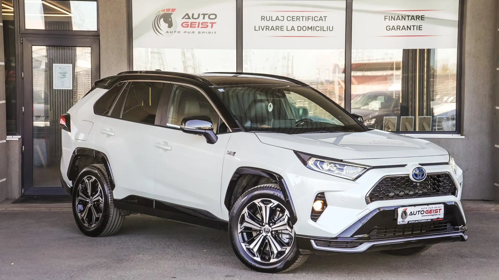 TOYOTA RAV4 PLUG-IN HIBRID AWD BITONE