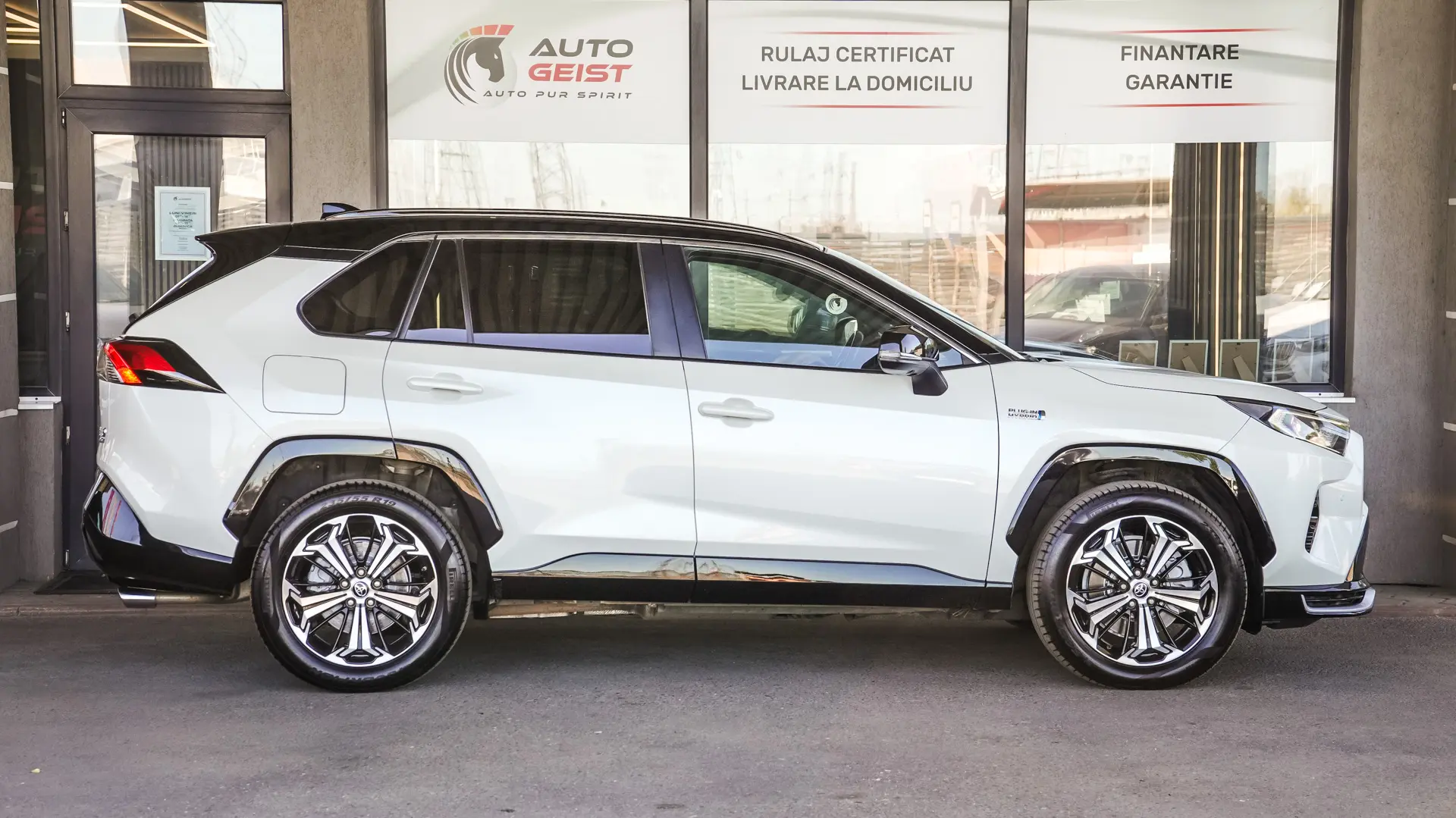 TOYOTA RAV4 PLUG-IN HIBRID AWD BITONE