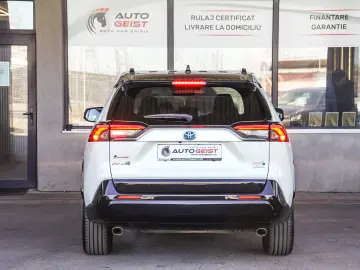 TOYOTA RAV4 PLUG-IN HIBRID AWD BITONE
