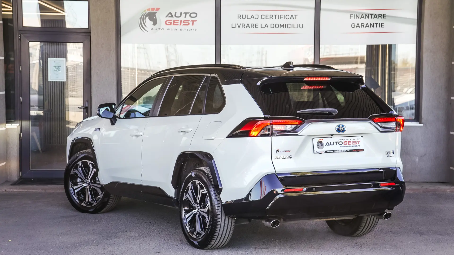 TOYOTA RAV4 PLUG-IN HIBRID AWD BITONE
