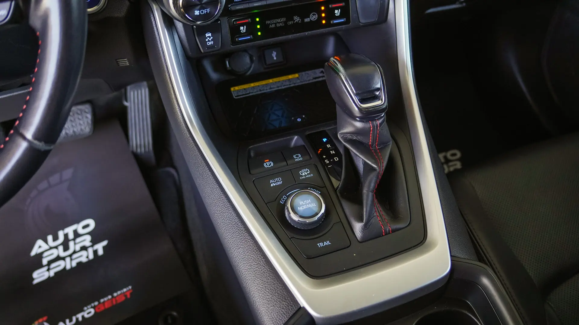 TOYOTA RAV4 PLUG-IN HIBRID AWD BITONE