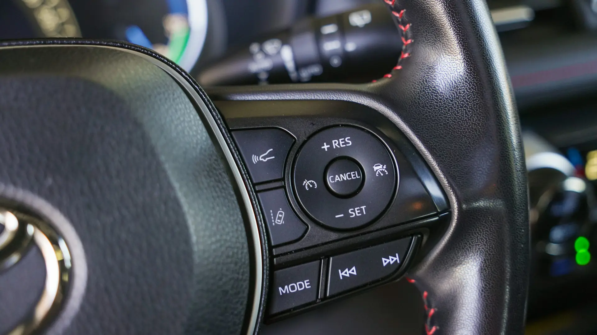 TOYOTA RAV4 PLUG-IN HIBRID AWD BITONE
