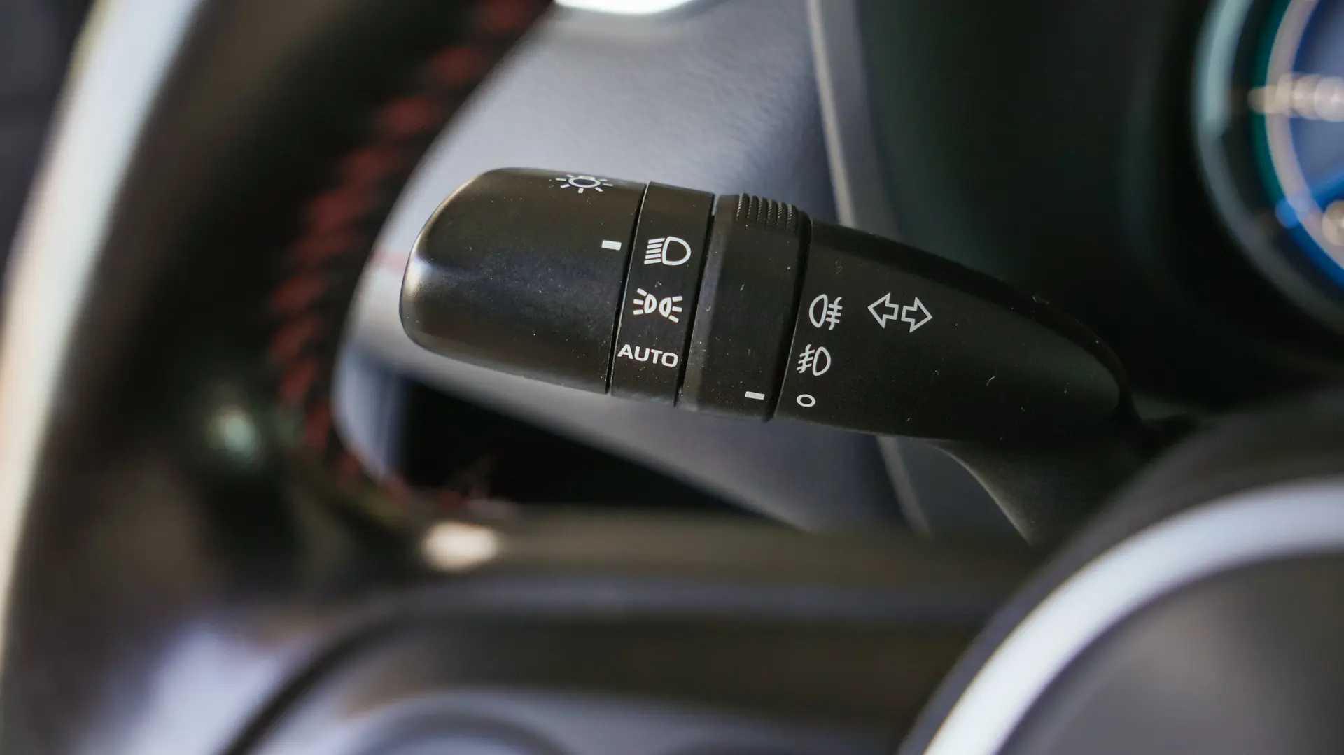 TOYOTA RAV4 PLUG-IN HIBRID AWD BITONE