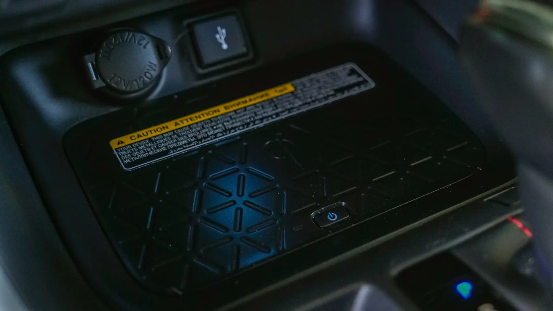 TOYOTA RAV4 PLUG-IN HIBRID AWD BITONE