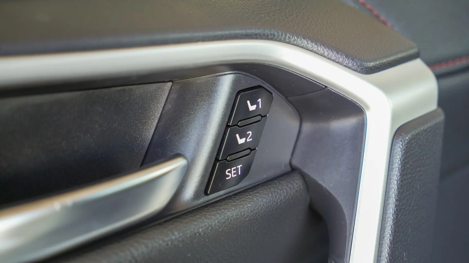 TOYOTA RAV4 PLUG-IN HIBRID AWD BITONE