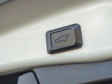 TOYOTA RAV4 PLUG-IN HIBRID AWD BITONE