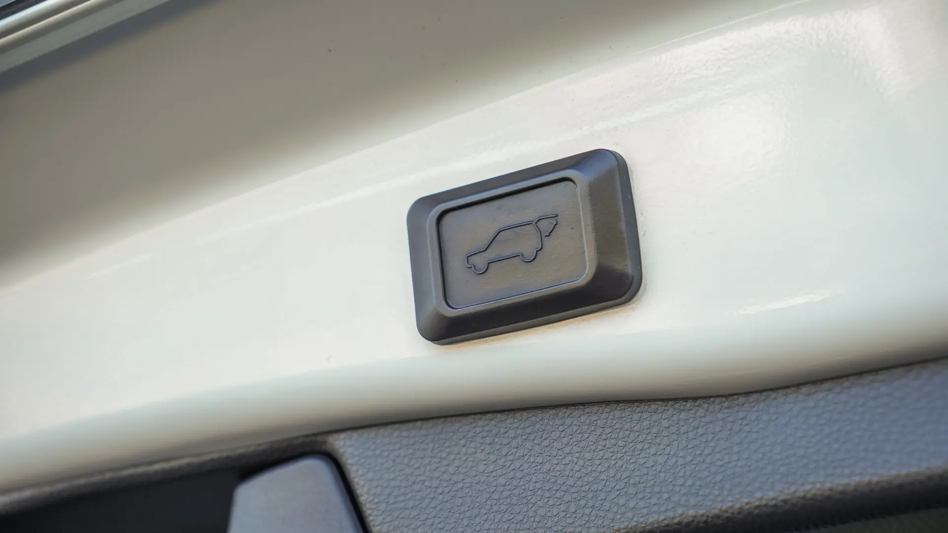 TOYOTA RAV4 PLUG-IN HIBRID AWD BITONE