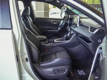 TOYOTA RAV4 PLUG-IN HIBRID AWD BITONE