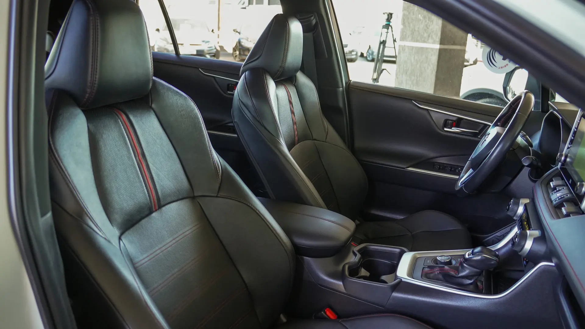 TOYOTA RAV4 PLUG-IN HIBRID AWD BITONE