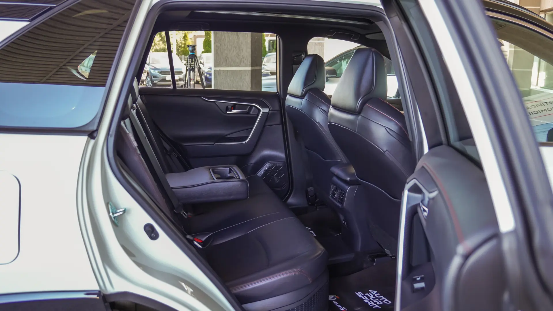 TOYOTA RAV4 PLUG-IN HIBRID AWD BITONE