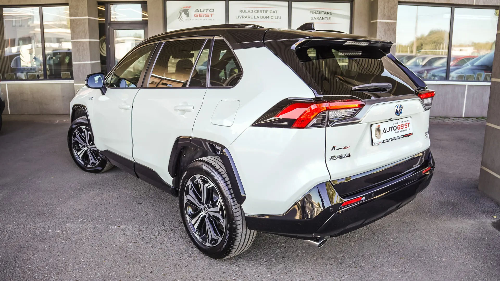 TOYOTA RAV4 PLUG-IN HIBRID AWD BITONE