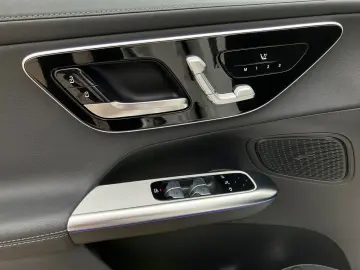 GLC 300 e 4M Coupé AMG Line LED AHK Night 360 K