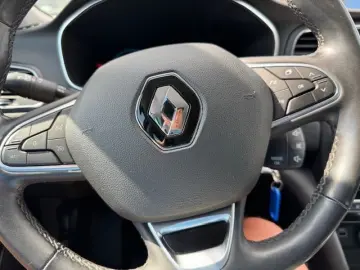 Megane IV Pług-In 160 Grandtour Zen Hybrid LED