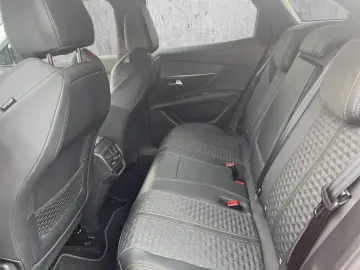 3008 Roadtrip Hybrid 225 Navi RFK SHZ