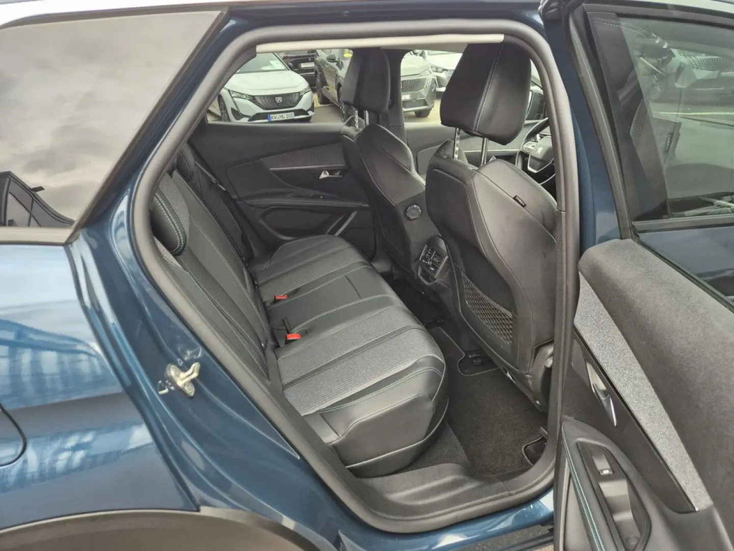 3008 Allure Pack PHEV 300 HYB4 SHZ 7 4 OBC Easy-