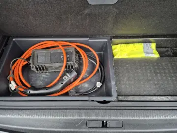 3008 Allure Pack PHEV 300 HYB4 SHZ 7 4 OBC Easy-