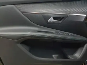 3008 Hybrid 225 e-EAT8 Allure AHK SHZ