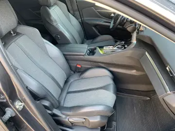 3008 Hybrid 225 Allure