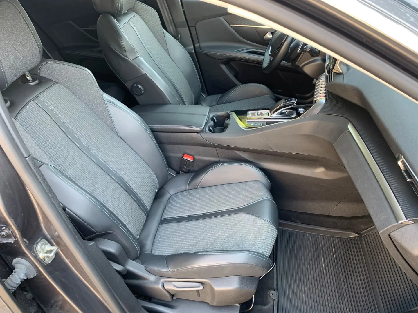 3008 Hybrid 225 Allure
