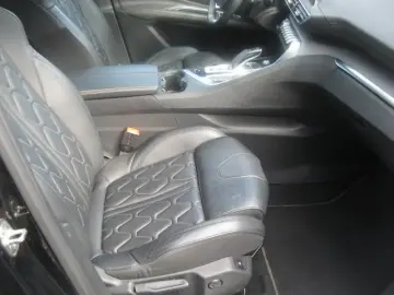 3008Benzin  Hybrid4 300 GT