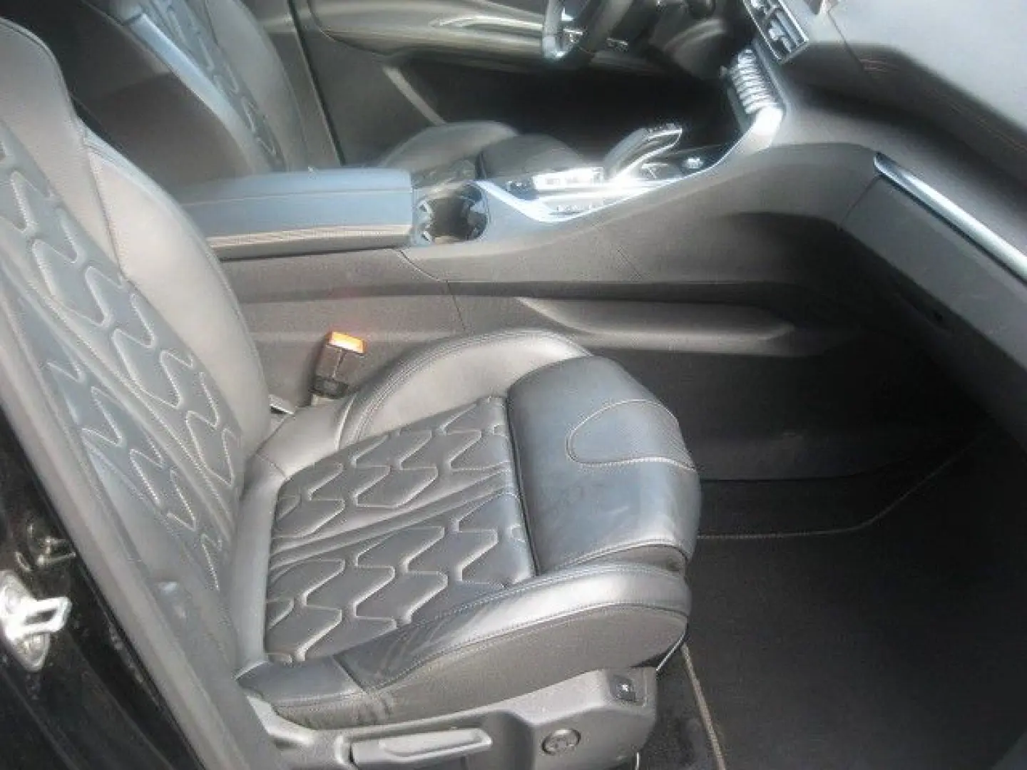 3008Benzin  Hybrid4 300 GT