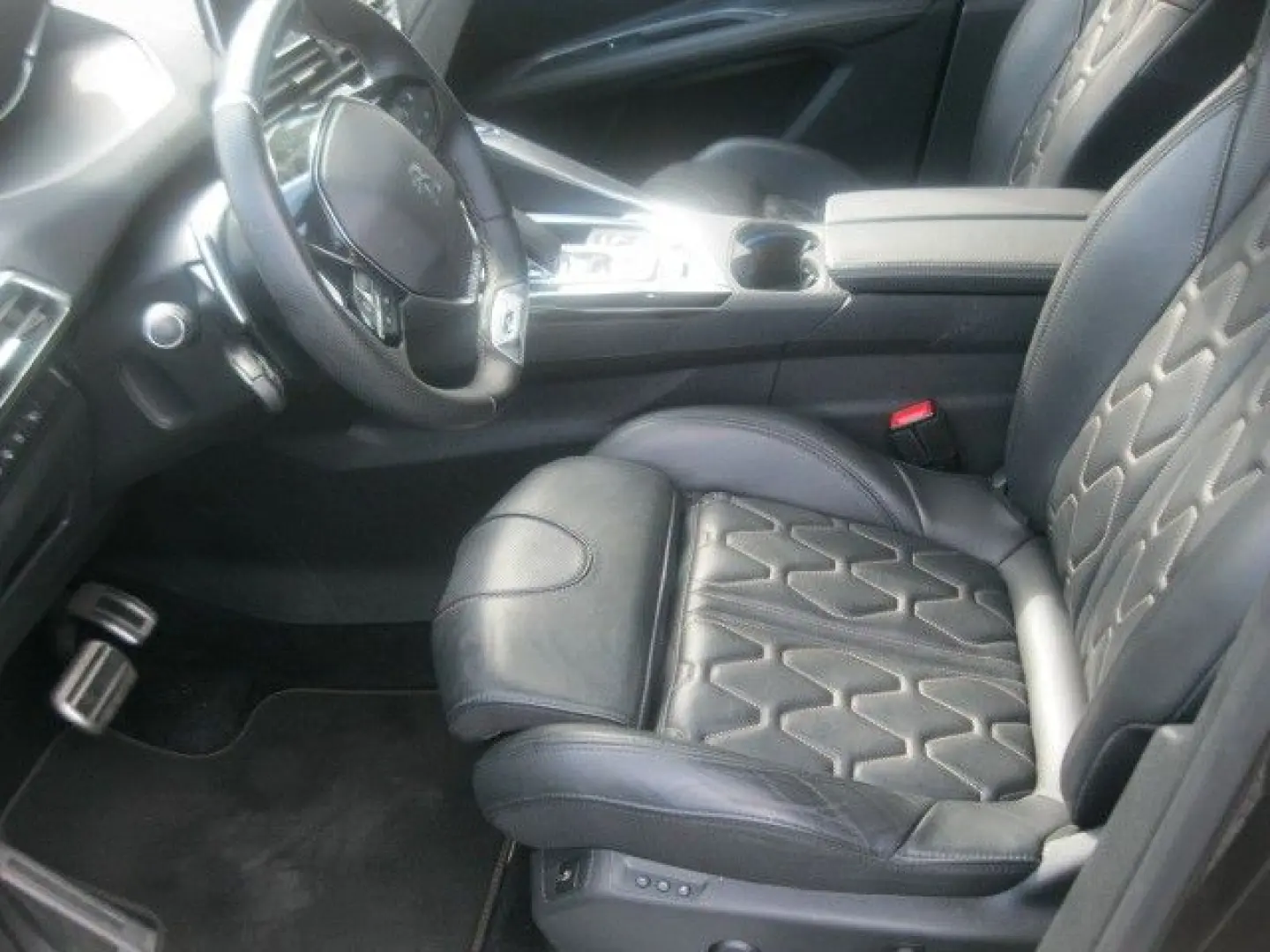 3008Benzin  Hybrid4 300 GT