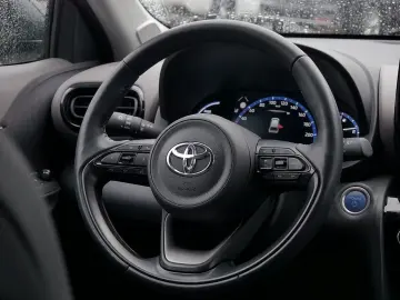 Yaris Cross 360 Grad SHZ KAMERA NAVI PDC ACC LED