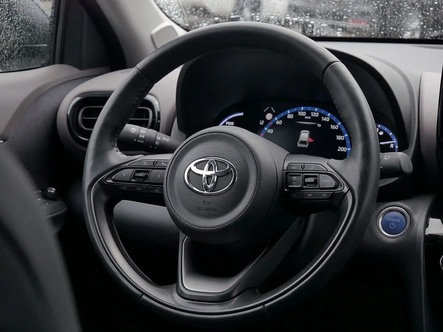 Yaris Cross 360 Grad SHZ KAMERA NAVI PDC ACC LED