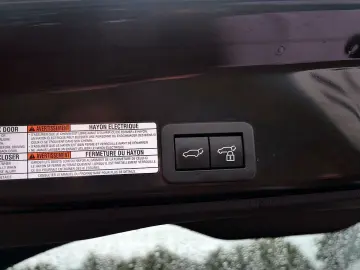 Yaris Cross 360 Grad SHZ KAMERA NAVI PDC ACC LED