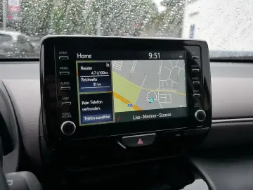 Yaris Cross 360 Grad SHZ KAMERA NAVI PDC ACC LED
