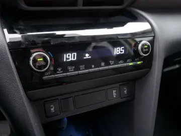 Yaris Cross 360 Grad SHZ KAMERA NAVI PDC ACC LED
