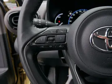 Yaris Cross 360 Grad SHZ KAMERA NAVI PDC ACC LED