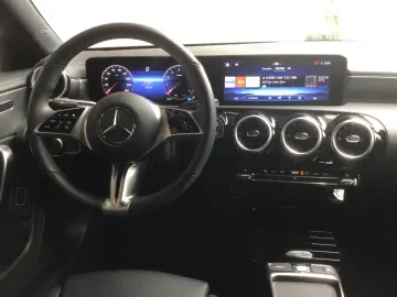 CLA 200 Coupé Progressive Advanced Volldig MBUX