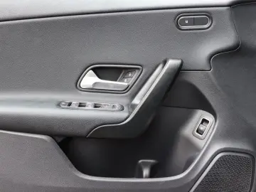 CLA 180 Coupé Advanced Spiegelpaket Kamera