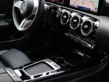 CLA 180 Coupé Advanced Spiegelpaket Kamera