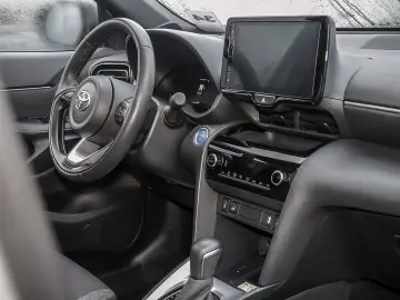 Yaris Cross Hybrid 4x4 Style HUD PANO LED PDC