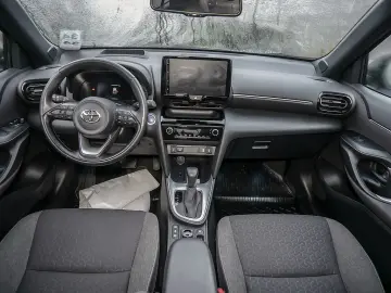 Yaris Cross Hybrid 4x4 Style HUD PANO LED PDC