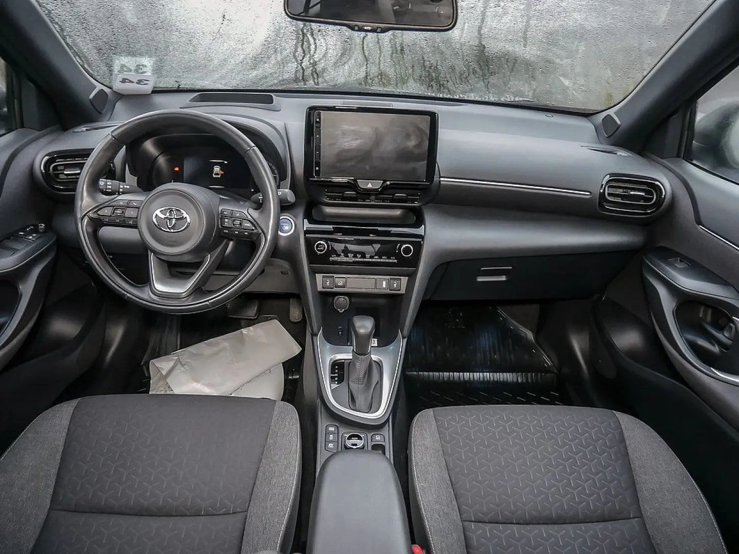 Yaris Cross Hybrid 4x4 Style HUD PANO LED PDC