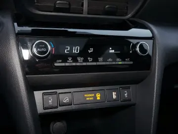 Yaris Cross Hybrid 4x4 Style HUD PANO LED PDC
