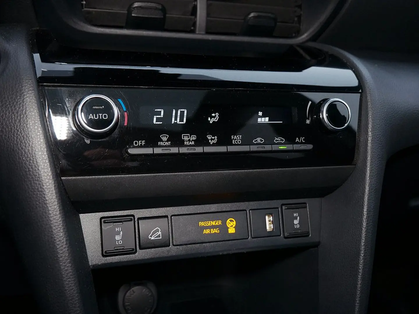 Yaris Cross Hybrid 4x4 Style HUD PANO LED PDC