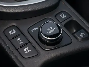 Yaris Cross Hybrid 4x4 Style HUD PANO LED PDC