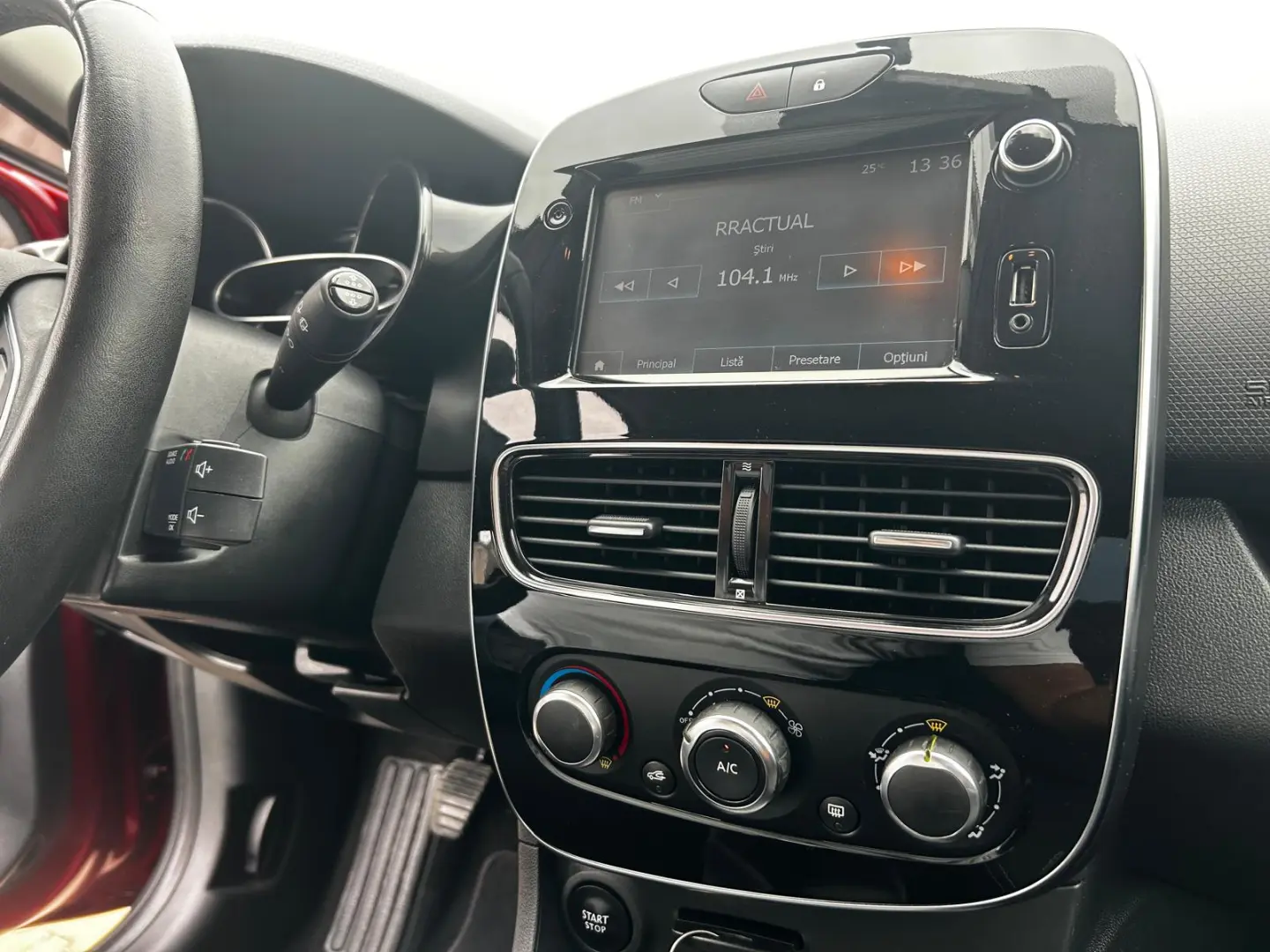 Renault Clio Nyght & Day Limited