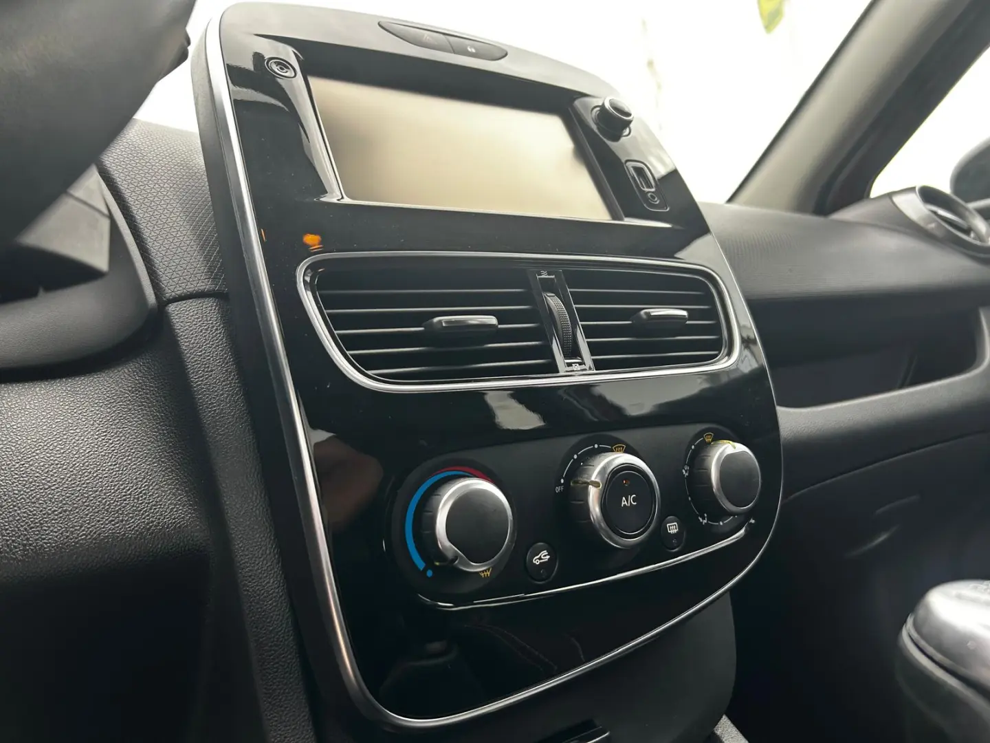 Renault Clio Nyght & Day Limited