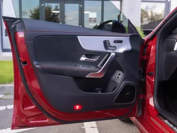 MERCEDES-BENZ CLA 200d